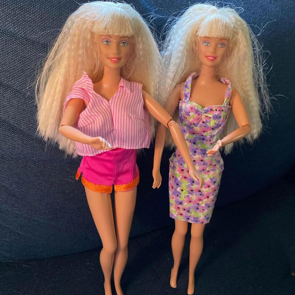 Two matching ( twin )vintage Barbie’s.